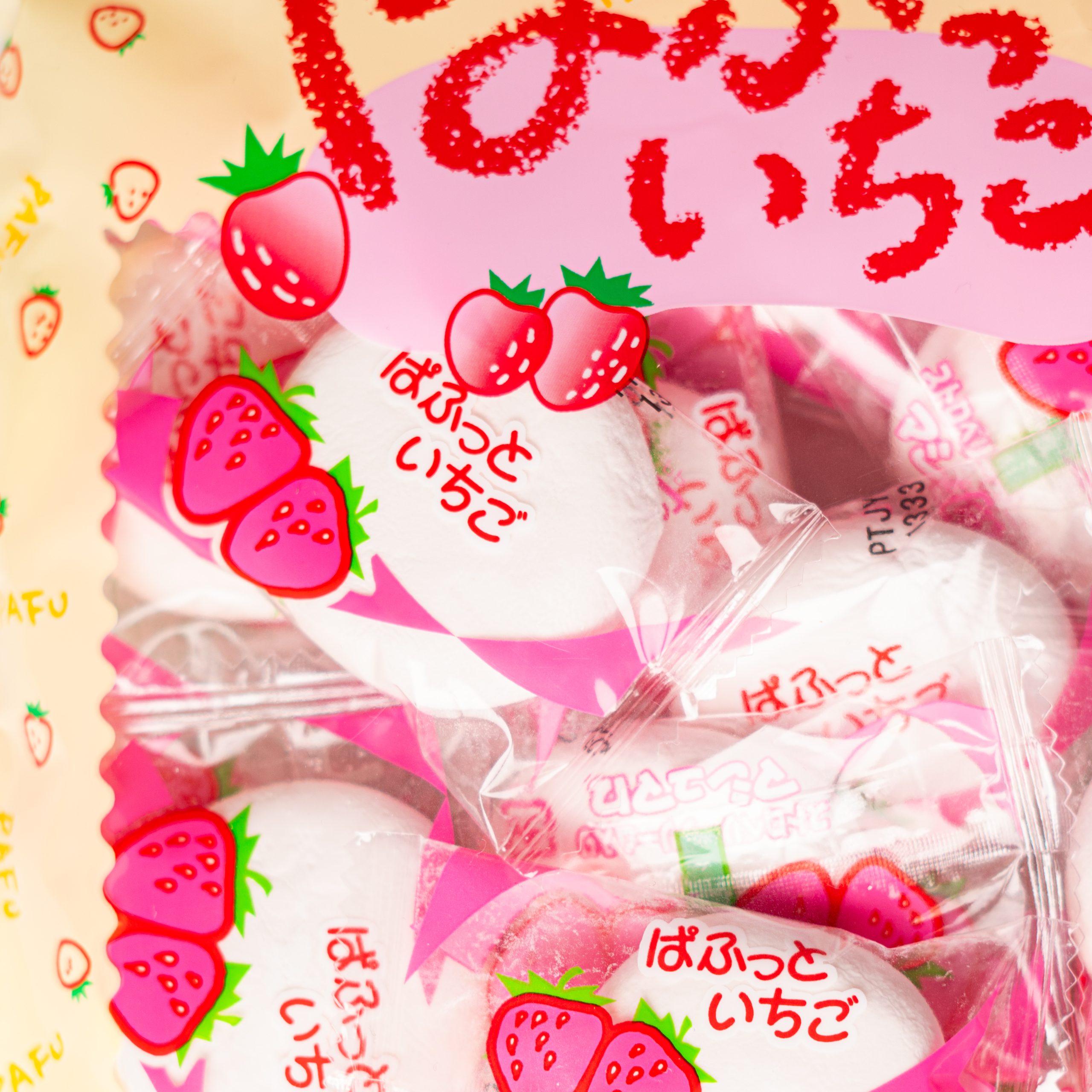 Pafutto Ichigo Marshmallow z kremem truskawkowym 97g - Ciastka i batony